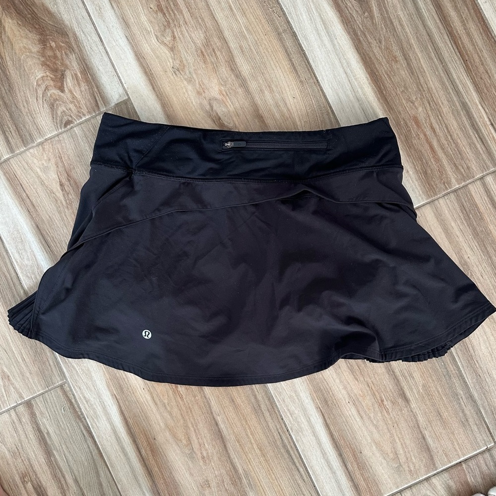 Lululemon skirt with under short size 8